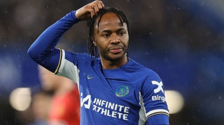 พาเลซ-ลีดส์พร้อมอ้าแขนรับ สเตอร์ลิง